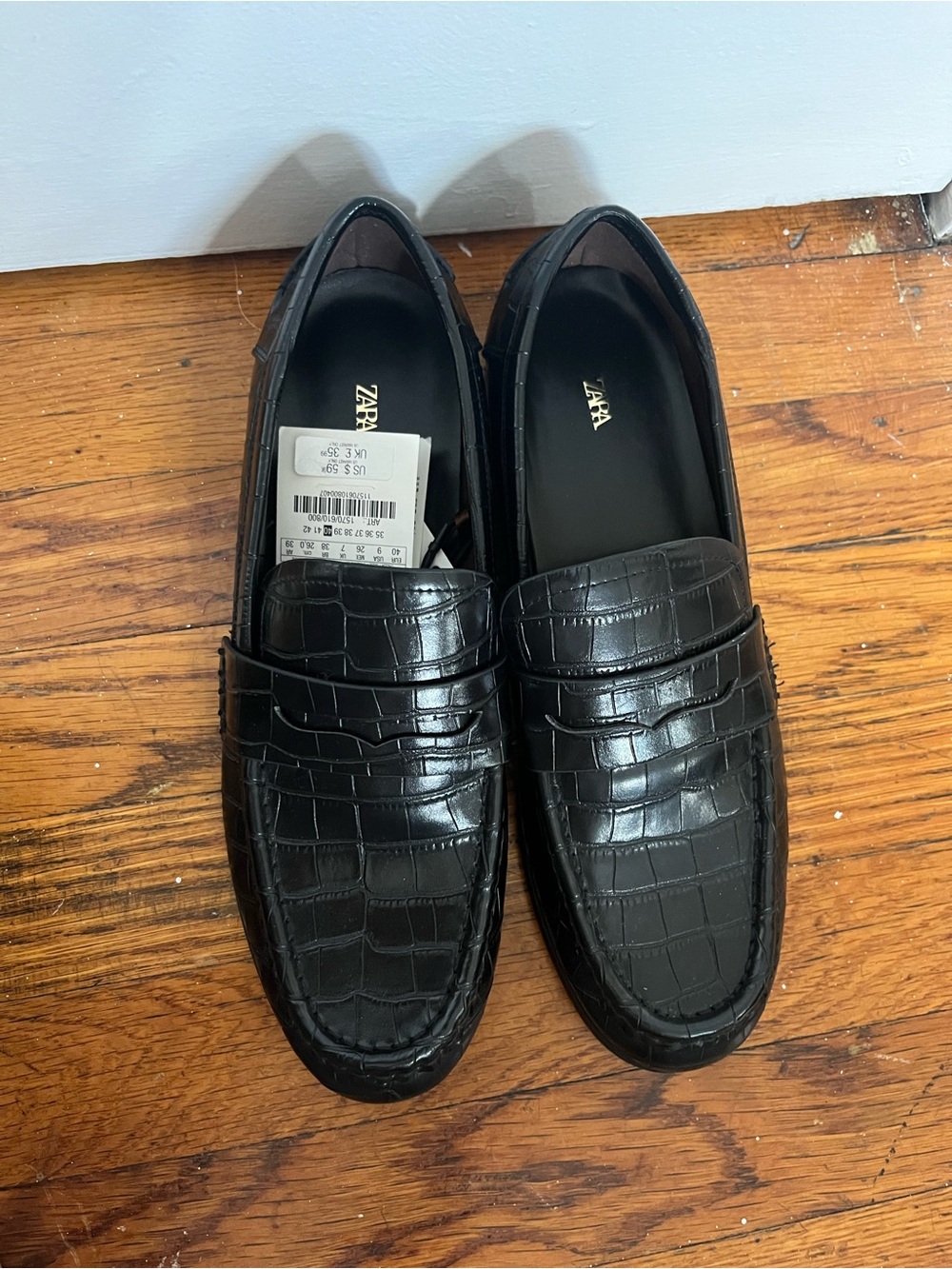 Zara Women’s Black Croc-Embossed Penny Loafers
